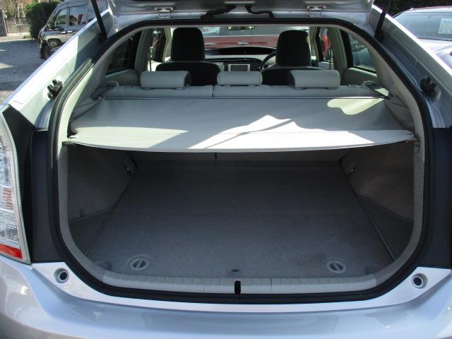 プリウス S LEDエディション 特別仕様車 SDナビ 地デジ CD バックカメラ スマートキー プッシュスタート ETC 純正15アルミ LEDライト フォグ ウインカー付きミラー オートエアコン ドアバイザー プライバシーガラス(8枚目)