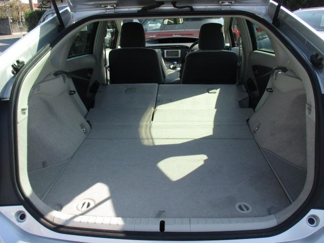 プリウス S LEDエディション 特別仕様車 SDナビ 地デジ CD バックカメラ スマートキー プッシュスタート ETC 純正15アルミ LEDライト フォグ ウインカー付きミラー オートエアコン ドアバイザー プライバシーガラス(10枚目)