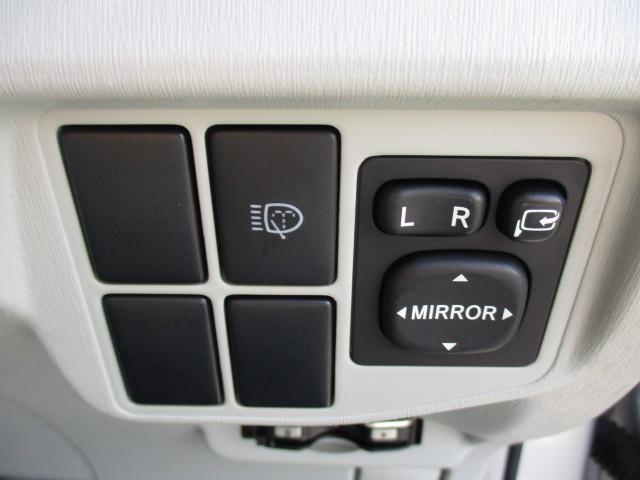 プリウス S LEDエディション 特別仕様車 SDナビ 地デジ CD バックカメラ スマートキー プッシュスタート ETC 純正15アルミ LEDライト フォグ ウインカー付きミラー オートエアコン ドアバイザー プライバシーガラス(22枚目)