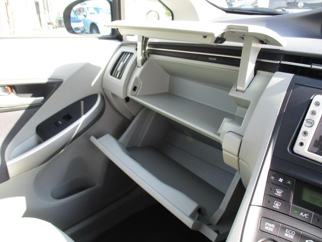 プリウス S LEDエディション 特別仕様車 SDナビ 地デジ CD バックカメラ スマートキー プッシュスタート ETC 純正15アルミ LEDライト フォグ ウインカー付きミラー オートエアコン ドアバイザー プライバシーガラス(24枚目)