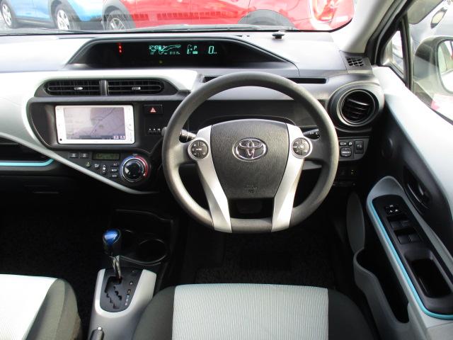 アクア Ｓ　１年間走行無制限保証付　純正ＳＤナビ　地デジ　ＢＴオーディオ　ＣＤ　ＡＵＸ　バックカメラ　シートヒーター　オートエアコン　スマートキー　プッシュスタート　ＥＴＣ　オートライト　リアスポイラー（3枚目）