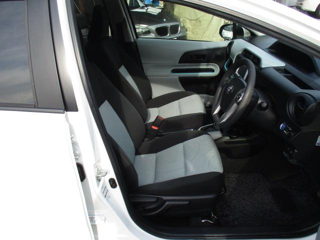 アクア Ｓ　１年間走行無制限保証付　純正ＳＤナビ　地デジ　ＢＴオーディオ　ＣＤ　ＡＵＸ　バックカメラ　シートヒーター　オートエアコン　スマートキー　プッシュスタート　ＥＴＣ　オートライト　リアスポイラー（4枚目）