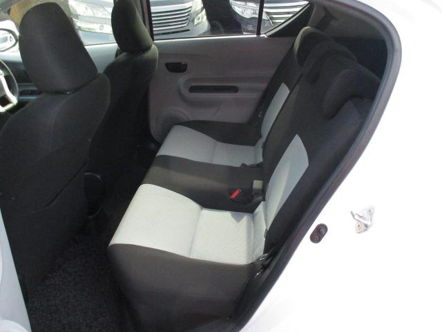 アクア Ｓ　１年間走行無制限保証付　純正ＳＤナビ　地デジ　ＢＴオーディオ　ＣＤ　ＡＵＸ　バックカメラ　シートヒーター　オートエアコン　スマートキー　プッシュスタート　ＥＴＣ　オートライト　リアスポイラー（6枚目）