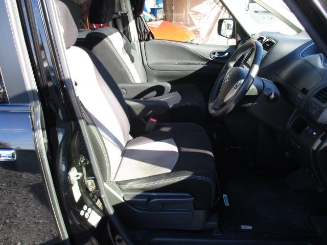 セレナ ライダー　ブラックライン　Ｓ－ハイブリッド　１年走行無制限保証付　特別仕様車　両側自動ドア　純正ＳＤナビ　フルセグ　ＢＴオーディオ　Ｂカメラ　左サイドカメラ　後席モニター　スマキー　ＥＴＣ　ドラレコ　社外１５ＡＷ　ＨＩＤライト　フォグ　リアスポ（4枚目）