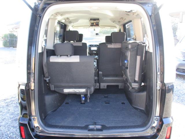 セレナ ライダー　ブラックライン　Ｓ－ハイブリッド　１年走行無制限保証付　特別仕様車　両側自動ドア　純正ＳＤナビ　フルセグ　ＢＴオーディオ　Ｂカメラ　左サイドカメラ　後席モニター　スマキー　ＥＴＣ　ドラレコ　社外１５ＡＷ　ＨＩＤライト　フォグ　リアスポ（9枚目）