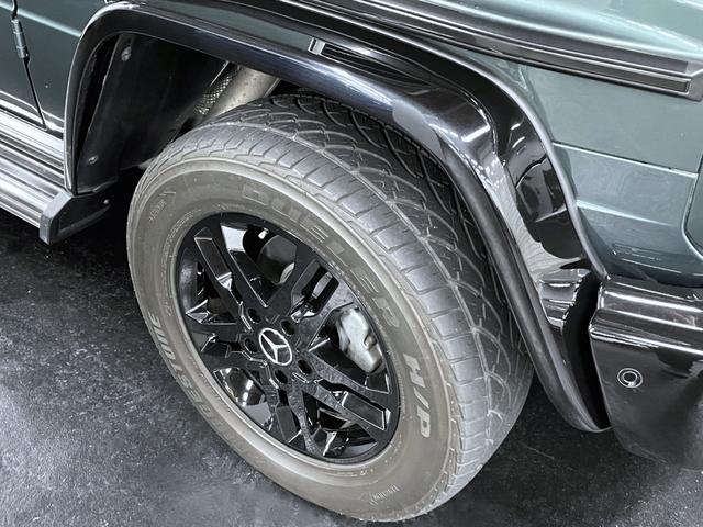 Ｇクラス Ｇ３５０ｄ　ヘリテージエディション　特別限定車　４０台限定マラカイトグリーン　Ｗ４６３最終型　最終ナビ　ＡｐｐｌｅＣａｒＰｌａｙ／ＡｎｄｒｏｉｄＡｕｔｏ　広角バックモニター　２トンブラックアクセント　ブラックレザー　ハーマンカードン（15枚目）