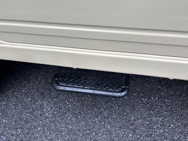 ジムニー ワイルドウインド　リフトアップ　社外オーバーフェンダー　社外フロントバンパー　社外アルミホイール　社外サイドステップ　社外フロントグリル　社外ステアリング　ステアリングダンパー（20枚目）