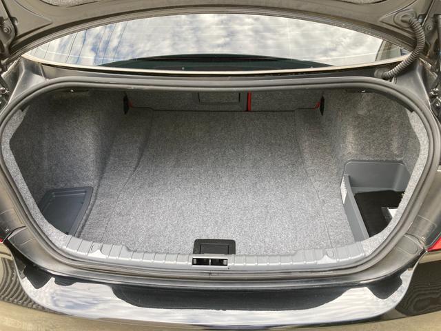 ３シリーズ ３２５ｉ　Ｍスポーツパッケージ　ディーラー車　禁煙車　最終型　Ｍスポーツパッケージ　１８インチアルミホイール　ＡＲＱＲＡＹマフラー　赤レザーシート　前席パワーシート　ＥＴＣ　ドラレコ　スペアキー　ＴＶ　取扱説明書　記録簿（56枚目）