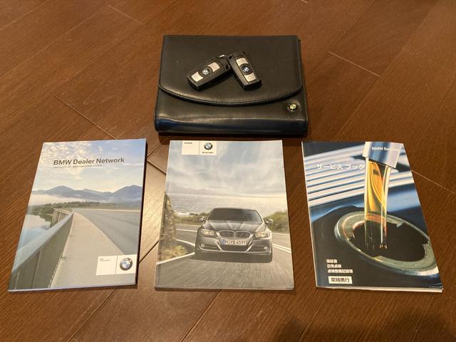 ３シリーズ ３２５ｉ　Ｍスポーツパッケージ　ディーラー車　禁煙車　最終型　Ｍスポーツパッケージ　１８インチアルミホイール　ＡＲＱＲＡＹマフラー　赤レザーシート　前席パワーシート　ＥＴＣ　ドラレコ　スペアキー　ＴＶ　取扱説明書　記録簿（61枚目）