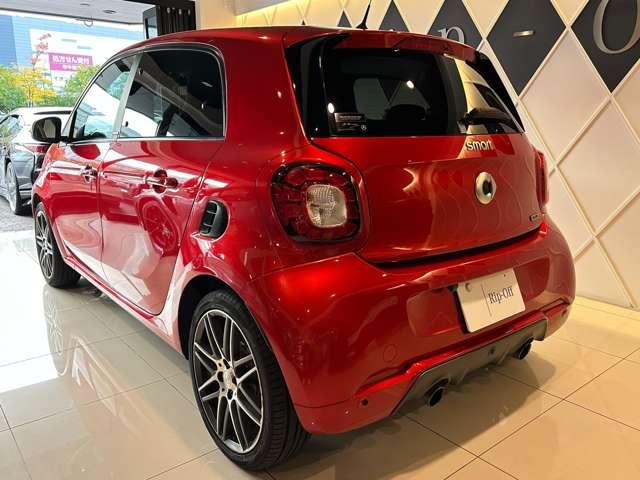 スマートフォーフォー BRABUS エクスクルーシブ レッド リミテッド ツイナミック 障害物センサー ナビ バックカメラ 横滑り防止装置 盗難防止装置 過給器設定モデル ミュージックプレイヤー接続可 ETC ドライブレコーダー 本革シート シートヒーター ガラスルーフ(7枚目)