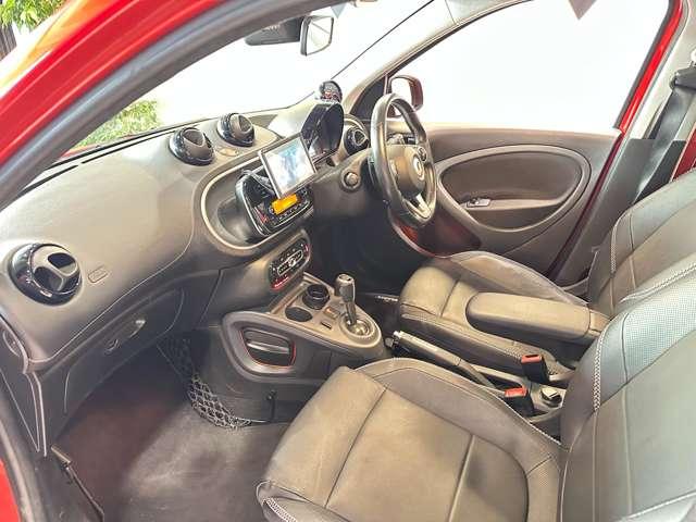 スマートフォーフォー BRABUS エクスクルーシブ レッド リミテッド ツイナミック 障害物センサー ナビ バックカメラ 横滑り防止装置 盗難防止装置 過給器設定モデル ミュージックプレイヤー接続可 ETC ドライブレコーダー 本革シート シートヒーター ガラスルーフ(15枚目)