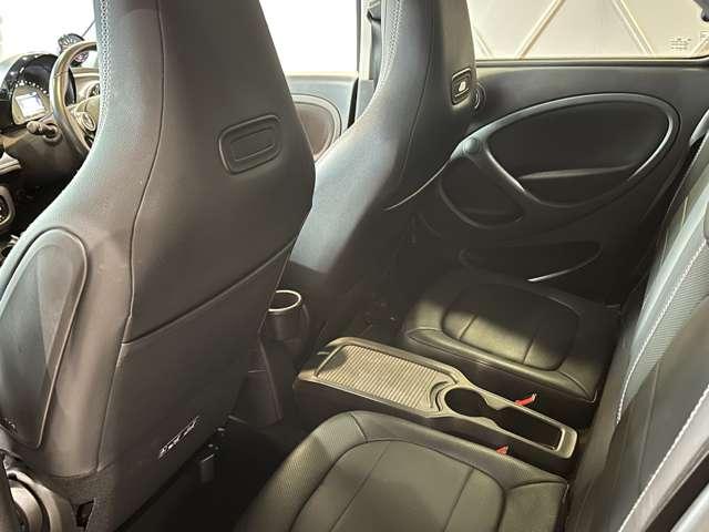 スマートフォーフォー BRABUS エクスクルーシブ レッド リミテッド ツイナミック 障害物センサー ナビ バックカメラ 横滑り防止装置 盗難防止装置 過給器設定モデル ミュージックプレイヤー接続可 ETC ドライブレコーダー 本革シート シートヒーター ガラスルーフ(16枚目)