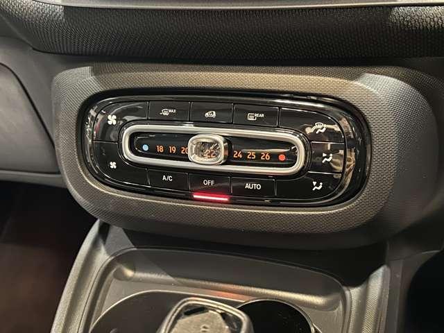 スマートフォーフォー BRABUS エクスクルーシブ レッド リミテッド ツイナミック 障害物センサー ナビ バックカメラ 横滑り防止装置 盗難防止装置 過給器設定モデル ミュージックプレイヤー接続可 ETC ドライブレコーダー 本革シート シートヒーター ガラスルーフ(17枚目)