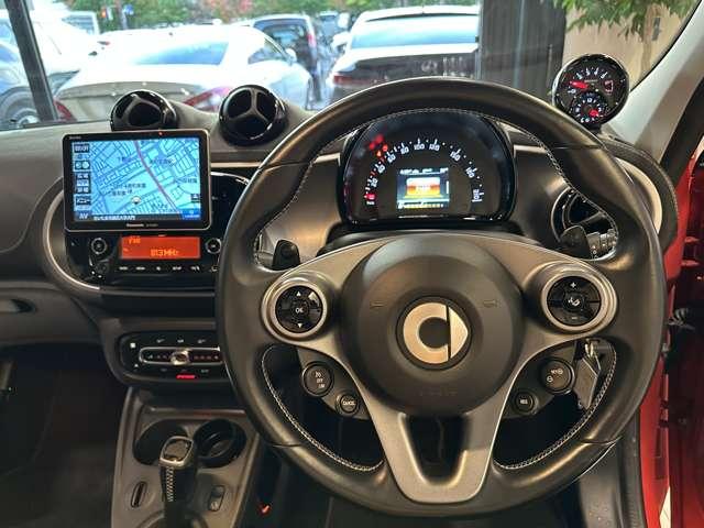 スマートフォーフォー BRABUS エクスクルーシブ レッド リミテッド ツイナミック 障害物センサー ナビ バックカメラ 横滑り防止装置 盗難防止装置 過給器設定モデル ミュージックプレイヤー接続可 ETC ドライブレコーダー 本革シート シートヒーター ガラスルーフ(19枚目)