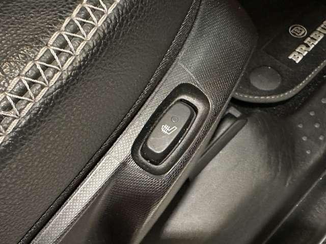 スマートフォーフォー BRABUS エクスクルーシブ レッド リミテッド ツイナミック 障害物センサー ナビ バックカメラ 横滑り防止装置 盗難防止装置 過給器設定モデル ミュージックプレイヤー接続可 ETC ドライブレコーダー 本革シート シートヒーター ガラスルーフ(21枚目)