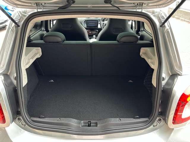 スマートフォーフォー BRABUS スポーツ ツイナミック 9インチナビ シートヒーター クルーズコントロール 衝突被害軽減ブレーキ 障害物センサー 過給器設定モデル ナビ バックカメラ ミュージックプレイヤー接続可 シートヒーター ガラスルーフ(10枚目)