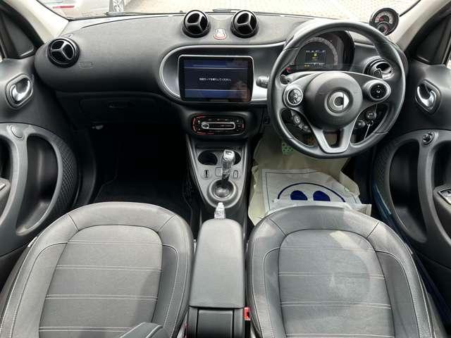 スマートフォーフォー BRABUS スポーツ ツイナミック 9インチナビ シートヒーター クルーズコントロール 衝突被害軽減ブレーキ 障害物センサー 過給器設定モデル ナビ バックカメラ ミュージックプレイヤー接続可 シートヒーター ガラスルーフ(13枚目)