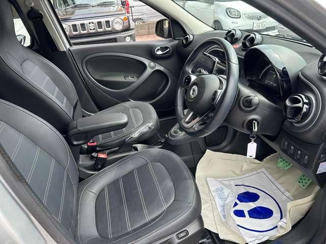 スマートフォーフォー BRABUS スポーツ ツイナミック 9インチナビ シートヒーター クルーズコントロール 衝突被害軽減ブレーキ 障害物センサー 過給器設定モデル ナビ バックカメラ ミュージックプレイヤー接続可 シートヒーター ガラスルーフ(15枚目)