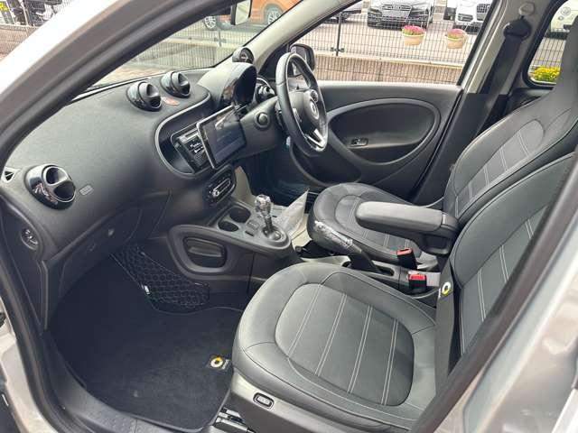 スマートフォーフォー BRABUS スポーツ ツイナミック 9インチナビ シートヒーター クルーズコントロール 衝突被害軽減ブレーキ 障害物センサー 過給器設定モデル ナビ バックカメラ ミュージックプレイヤー接続可 シートヒーター ガラスルーフ(18枚目)