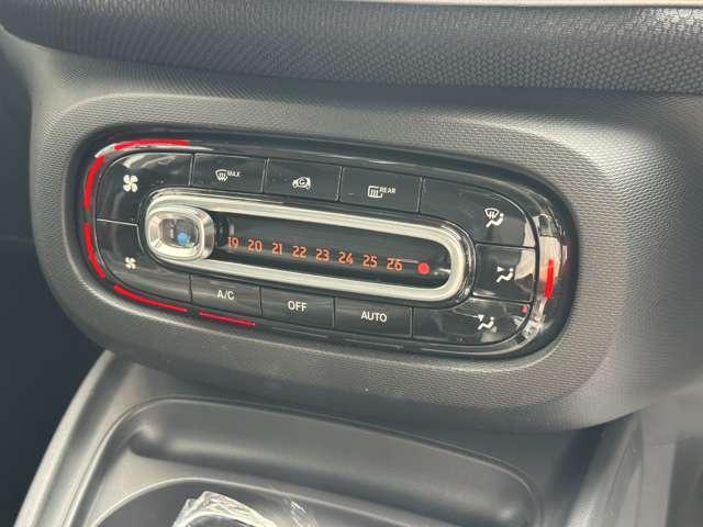 スマートフォーフォー BRABUS スポーツ ツイナミック 9インチナビ シートヒーター クルーズコントロール 衝突被害軽減ブレーキ 障害物センサー 過給器設定モデル ナビ バックカメラ ミュージックプレイヤー接続可 シートヒーター ガラスルーフ(20枚目)