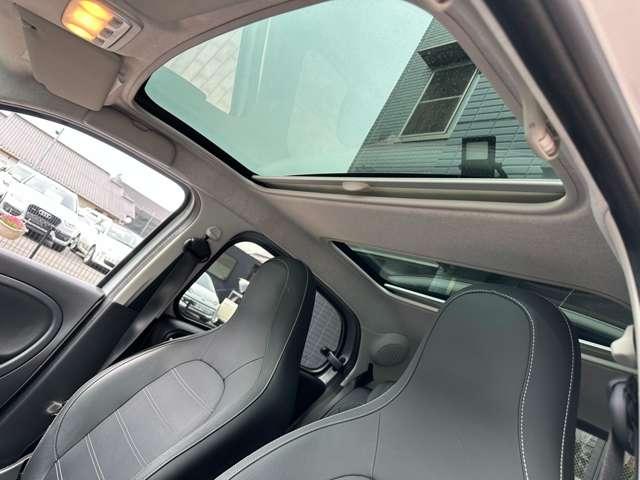 スマートフォーフォー BRABUS スポーツ ツイナミック 9インチナビ シートヒーター クルーズコントロール 衝突被害軽減ブレーキ 障害物センサー 過給器設定モデル ナビ バックカメラ ミュージックプレイヤー接続可 シートヒーター ガラスルーフ(24枚目)