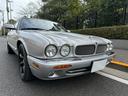 ＸＪＲ　４．０スーパーチャージドＶ８　ＸＪＲ　４．０スーパーチャージドＶ８（５名）　３７５ｐｓ　ボンネットマスコット　マッドブラック純正１８ＡＷ　スモークテールレンズ　黒革内装　ディムラーウォルナットウッド(6枚目)