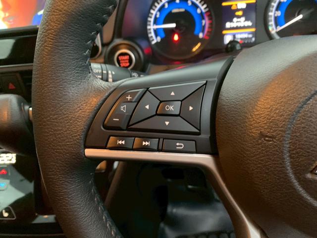 【ハンドルボタン】目線を大きくそらすことなくボタンの操作を行うことができるので、安全にも配慮できますね。