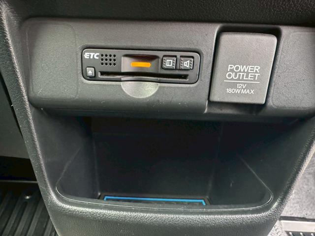 Ｎ－ＢＯＸカスタム Ｇ　ターボＳＳブラックスタイルパッケージ　ＥＴＣ　バックカメラ　両側電動スライドドア　ナビ　ＴＶ　オートクルーズコントロール　衝突被害軽減システム　オートライト　ＨＩＤ　スマートキー　アイドリングストップ　電動格納ミラー　ベンチシート　ＣＶＴ（6枚目）