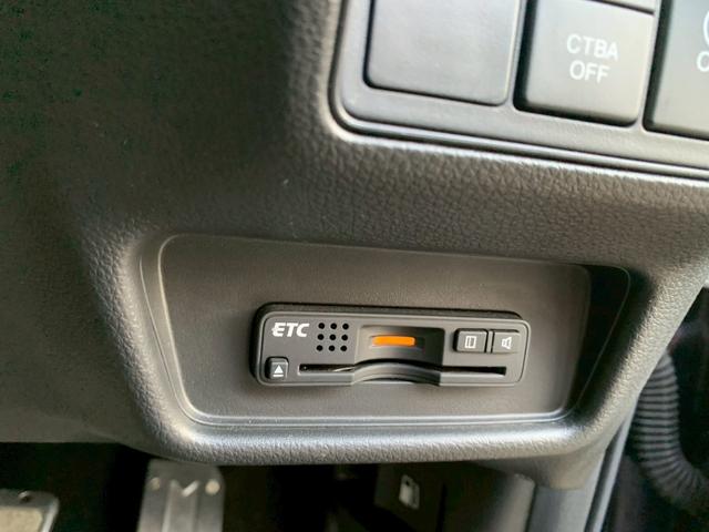 オデッセイ アブソルート　ＥＴＣ　バックカメラ　ナビ　オートクルーズコントロール　衝突被害軽減システム　両側電動スライドドア　オートライト　ＬＥＤヘッドランプ　スマートキー　アイドリングストップ　電動格納ミラー　３列シート（33枚目）