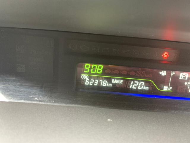 プリウスアルファ Ｓツーリングセレクション　ＥＴＣ　バックカメラ　ナビ　ＴＶ　アルミホイール　オートライト　ヘッドライトウォッシャー　スマートキー　電動格納ミラー　ＣＶＴ　盗難防止システム　衝突安全ボディ　ＡＢＳ　ＣＤ　ＵＳＢ　エアコン（32枚目）