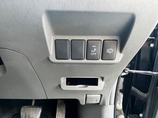 プリウスアルファ Ｓ　バックカメラ　ナビ　ＴＶ　アルミホイール　オートライト　ヘッドライトウォッシャー　スマートキー　電動格納ミラー　ＣＶＴ　盗難防止システム　衝突安全ボディ　ＡＢＳ　エアコン　パワーステアリング（8枚目）