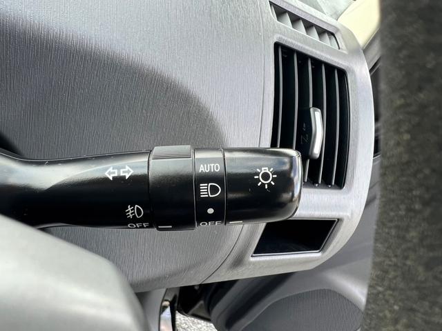 プリウスアルファ Ｓ　バックカメラ　ナビ　ＴＶ　アルミホイール　オートライト　ヘッドライトウォッシャー　スマートキー　電動格納ミラー　ＣＶＴ　盗難防止システム　衝突安全ボディ　ＡＢＳ　エアコン　パワーステアリング（26枚目）