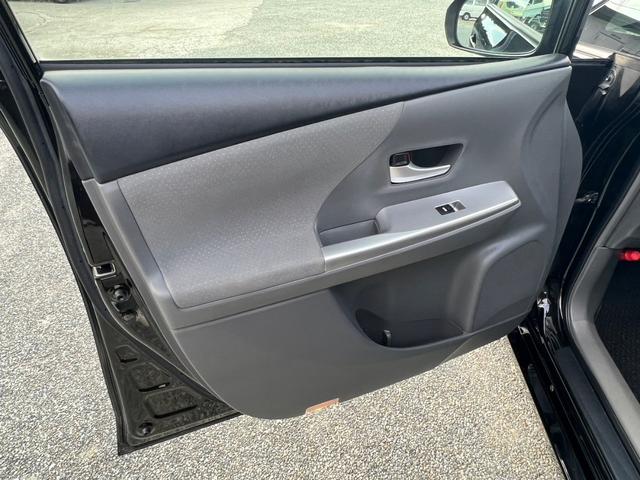 プリウスアルファ Ｓ　バックカメラ　ナビ　ＴＶ　アルミホイール　オートライト　ヘッドライトウォッシャー　スマートキー　電動格納ミラー　ＣＶＴ　盗難防止システム　衝突安全ボディ　ＡＢＳ　エアコン　パワーステアリング（48枚目）