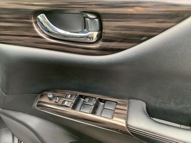 エルグランド ２５０ハイウェイスター　ドライブレコーダー　全周囲カメラ　ナビ　ＴＶ　クリアランスソナー　オートクルーズコントロール　両側電動スライドドア　オートライト　ＬＥＤヘッドランプ　サンルーフ　スマートキー　電動格納ミラー（10枚目）