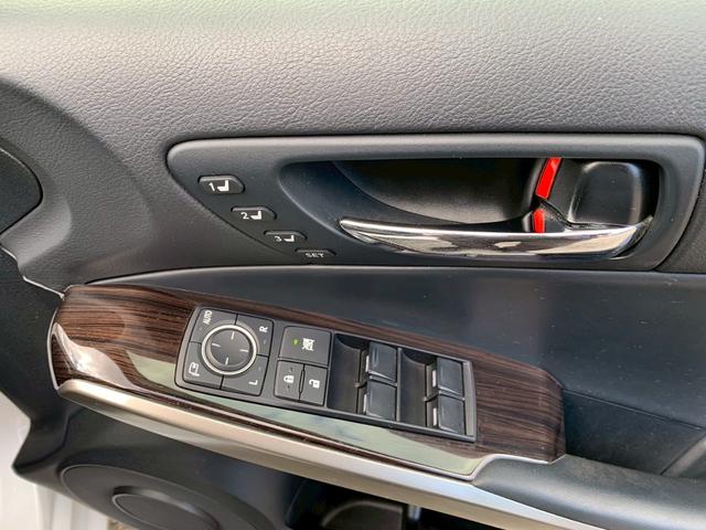 ＩＳ ＩＳ３００ｈ　バージョンＬ　ＥＴＣ　クリアランスソナー　オートクルーズコントロール　バックカメラ　ナビ　ＴＶ　アルミホイール　オートライト　ＬＥＤヘッドランプ　ＣＶＴ　シートヒーター　シートエアコン　スマートキー（11枚目）