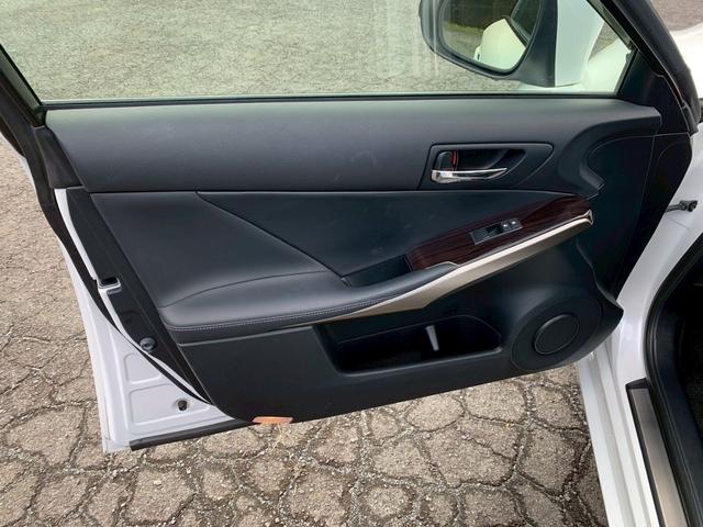 ＩＳ ＩＳ３００ｈ　バージョンＬ　ＥＴＣ　クリアランスソナー　オートクルーズコントロール　バックカメラ　ナビ　ＴＶ　アルミホイール　オートライト　ＬＥＤヘッドランプ　ＣＶＴ　シートヒーター　シートエアコン　スマートキー（46枚目）