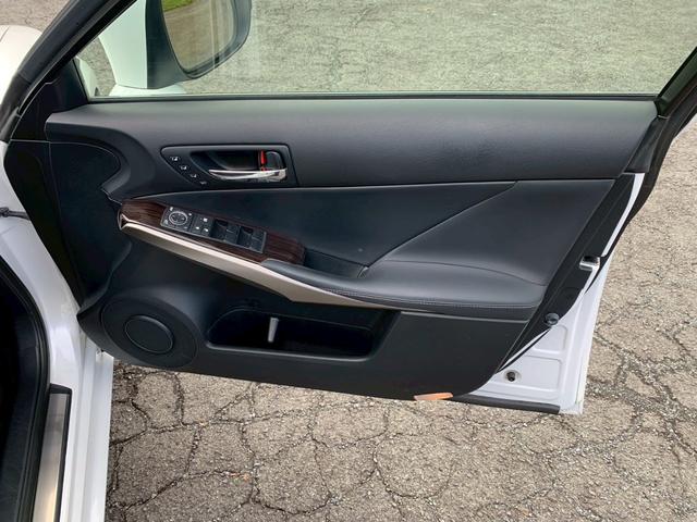 ＩＳ ＩＳ３００ｈ　バージョンＬ　ＥＴＣ　クリアランスソナー　オートクルーズコントロール　バックカメラ　ナビ　ＴＶ　アルミホイール　オートライト　ＬＥＤヘッドランプ　ＣＶＴ　シートヒーター　シートエアコン　スマートキー（57枚目）