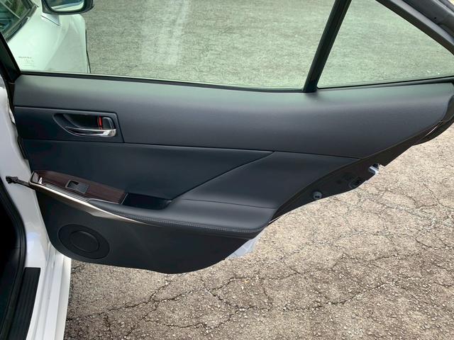 ＩＳ ＩＳ３００ｈ　バージョンＬ　ＥＴＣ　クリアランスソナー　オートクルーズコントロール　バックカメラ　ナビ　ＴＶ　アルミホイール　オートライト　ＬＥＤヘッドランプ　ＣＶＴ　シートヒーター　シートエアコン　スマートキー（60枚目）