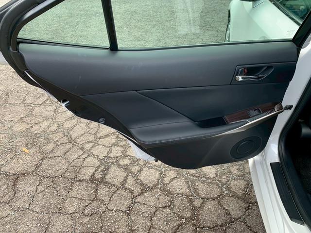 ＩＳ ＩＳ３００ｈ　バージョンＬ　ＥＴＣ　クリアランスソナー　オートクルーズコントロール　バックカメラ　ナビ　ＴＶ　アルミホイール　オートライト　ＬＥＤヘッドランプ　ＣＶＴ　シートヒーター　シートエアコン　スマートキー（62枚目）