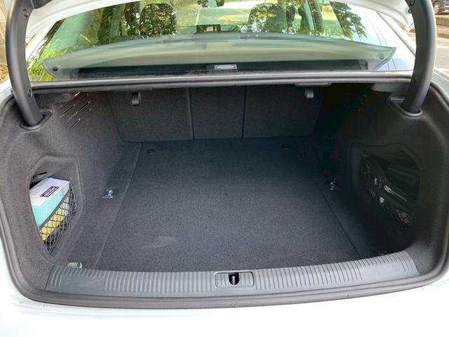 Ａ４ ２．０ＴＦＳＩ　ＥＴＣ　クリアランスソナー　オートクルーズコントロール　バックカメラ　ナビ　ＴＶ　アルミホイール　オートライト　ＨＩＤ　ＡＴ　シートヒーター　スマートキー　アイドリングストップ　電動格納ミラー（21枚目）