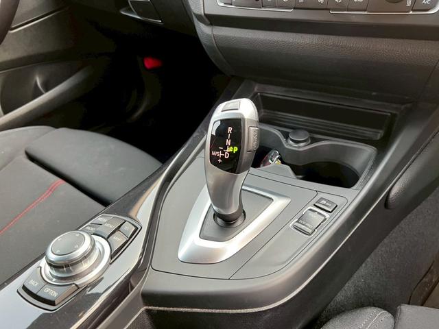 １シリーズ １２０ｉ　スポーツ　ＥＴＣ　バックカメラ　ナビ　クリアランスソナー　アルミホイール　オートライト　ＨＩＤ　パワーシート　ターボ　スマートキー　アイドリングストップ　ＡＴ　盗難防止システム　ＡＢＳ　ＥＳＣ　ＣＤ　エアコン（7枚目）
