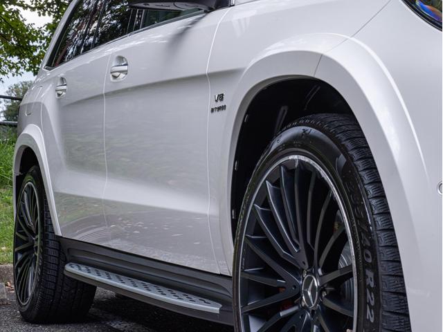 ドアエッジには透明のドアエッジモールが取付られておりキズもなく、ドアも小さな凹みも見受けられません。