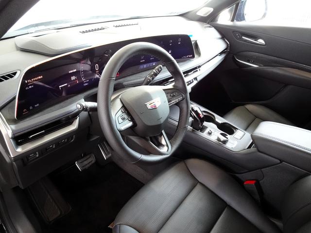 キャデラックＸＴ４ スポーツ　ワンオーナー　４ＷＤ　純正２０インチＡＷ　全周囲カメラ　３３インチディスプレイオーディオ　ＡｐｐｌｅＣａｒｐｌａｙ　Ａｎｄｒｏｉｄａｕｔｏ　アダプティブクルーズコントロール　ステアリングヒーター（9枚目）