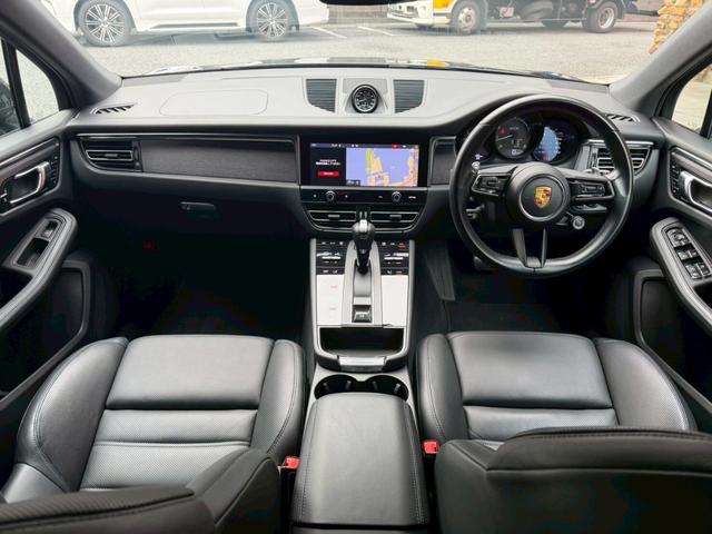 マカン マカンGTS PDK 4WD パノラマSR ターボデザインAW BOSE スポーツクロノPKG スポーツエグゾースト ブラックレザー シートヒーター(4枚目)
