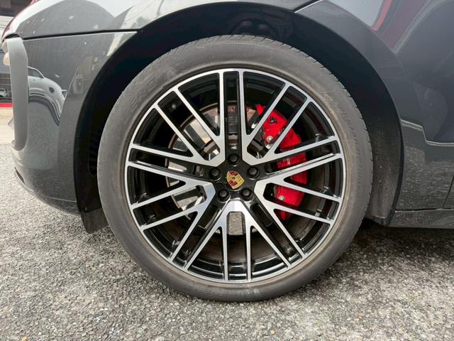 マカン マカンGTS PDK 4WD パノラマSR ターボデザインAW BOSE スポーツクロノPKG スポーツエグゾースト ブラックレザー シートヒーター(5枚目)