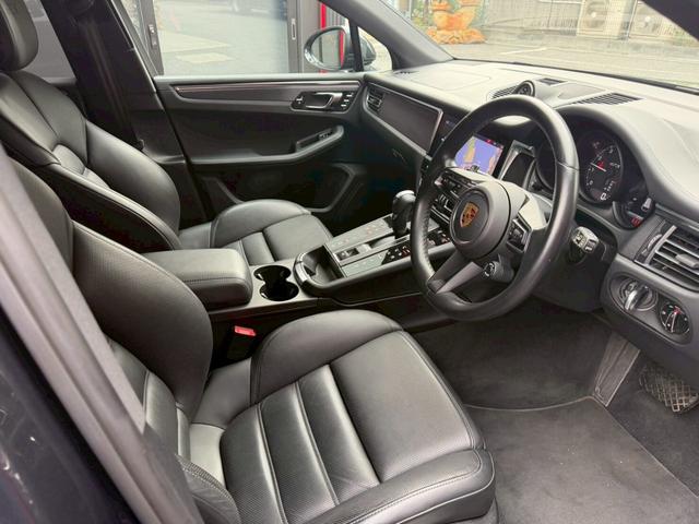 マカン マカンGTS PDK 4WD パノラマSR ターボデザインAW BOSE スポーツクロノPKG スポーツエグゾースト ブラックレザー シートヒーター(9枚目)