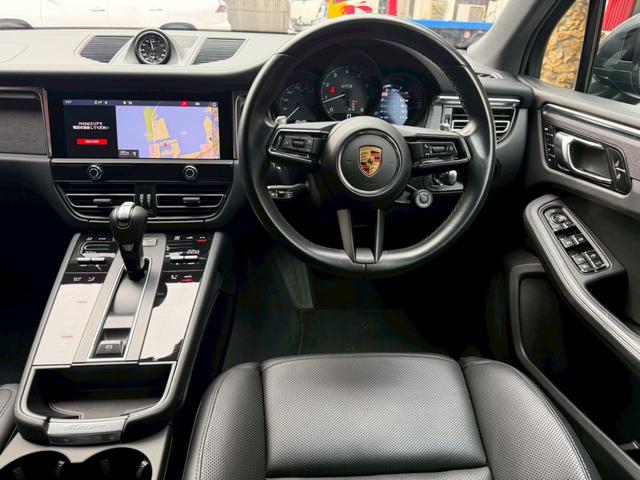 マカン マカンGTS PDK 4WD パノラマSR ターボデザインAW BOSE スポーツクロノPKG スポーツエグゾースト ブラックレザー シートヒーター(11枚目)