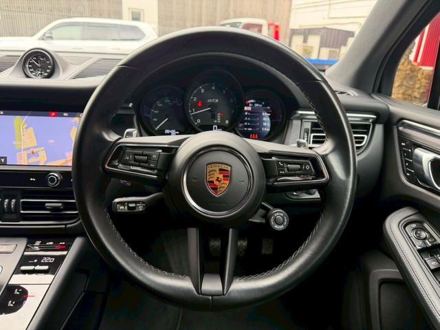 マカン マカンGTS PDK 4WD パノラマSR ターボデザインAW BOSE スポーツクロノPKG スポーツエグゾースト ブラックレザー シートヒーター(12枚目)