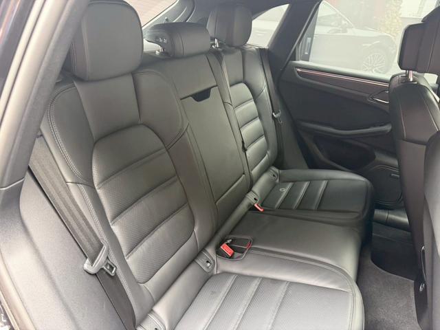 マカン マカンGTS PDK 4WD パノラマSR ターボデザインAW BOSE スポーツクロノPKG スポーツエグゾースト ブラックレザー シートヒーター(15枚目)