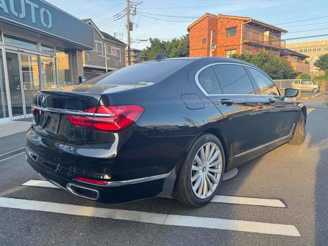 ７シリーズ ７５０Ｌｉ　クリアランスソナー　オートクルーズコントロール　全周囲カメラ　アルミホイール　オートライト　ＡＴ　シートヒーター　シートエアコン　電動格納ミラー　電動リアゲート　ターボ　盗難防止システム　パワーシート（7枚目）